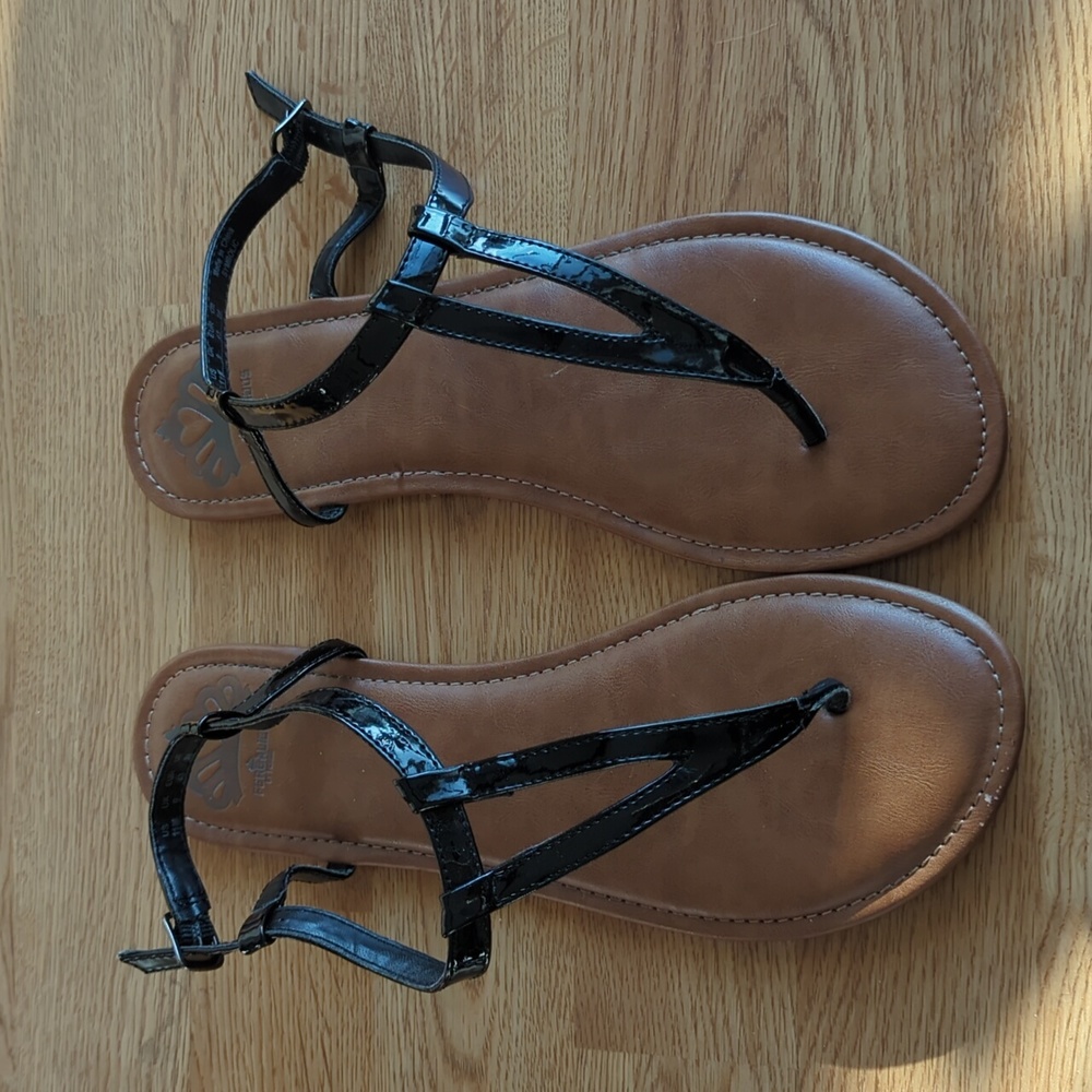 Fergalicious Women's Flat Black Sandals
